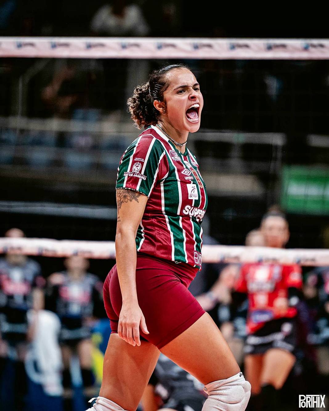 Ünlü voleybolcuyu görenler şaştı kaldı: 5 aylık hamileyken maça çıktı! 11